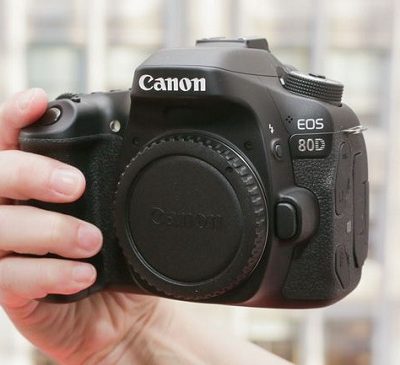 Máy ảnh CANON EOS 80D kit EF-S18-135mm F3.5-5.6 IS USM (nhập khẩu)
